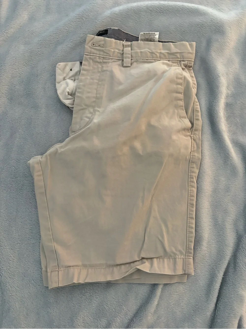 Banana Republic Men's Light Khaki Flat-Front Shorts